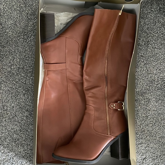 Beautiful boots only used once maybe - Picture 1 of 8